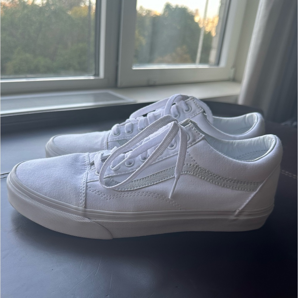 Vans White Old Skool Classic Tumble Lowtop sneakers US men’s 9.5 NEW